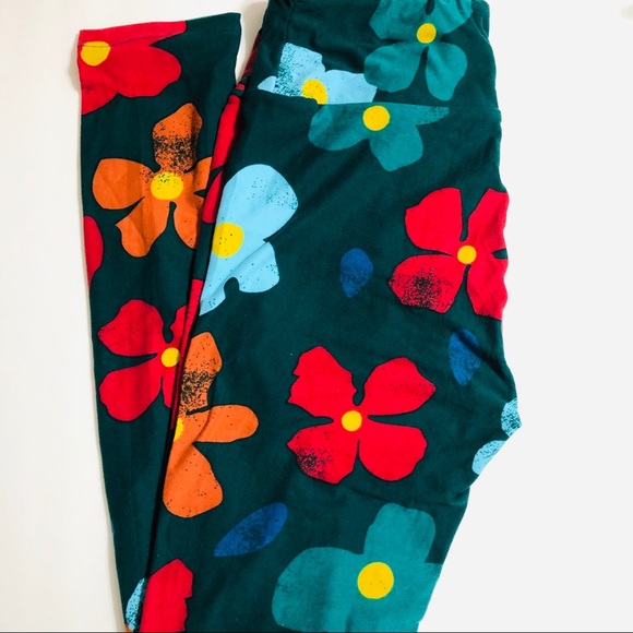 LuLaRoe Pants - LuLaRoe OS Green Floral Leggings LuLaRoe Pants - LuLaRoe OS Green Floral Leggings